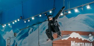 Pessoa praticando Snowboard no Snowland, o melhor lugar para começar nos esportes na neve