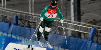 Sabrina Cass em uma de suas descidas nos Jogos Olímpicos de Inverno